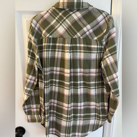 NWT Gap size small flannel shirt.  Non-smoking home. - Picture 3 of 7